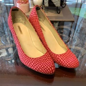 Max Studio hot pink print wedge!